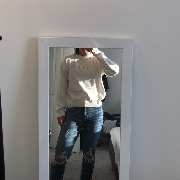 SOLD❗️Brandy Melville Poppy White Sweater - Picture 4 of 4